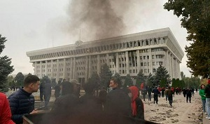 Участники протестов в Кыргызстане хотят получить звание «Героев октябрьской революции»