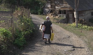 Кыргызстанцы резко беднеют: жизнь дорожает, доходы падают