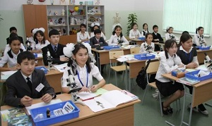 Закрытие школ с русским языком обучения не улучшит качество образования в Казахстане