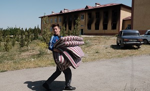 Кыргызстан-Таджикистан: жители приграничных сел подсчитывают ущерб после беспорядков