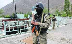 Киргизия закрыла границу с Таджикистаном. На защиту рубежей собираются выйти местные жители с оружием в руках