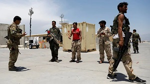 Американские военные покидают Афганистан, оставляя там провиант, транспорт и неясное будущее