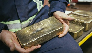 Экспорт кыргызского золота сократился в два раза за пять месяцев