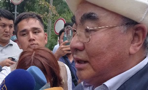 Аскар Акаев покинул Кыргызстан — когда может вернуться