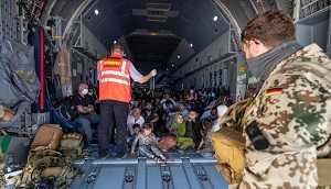 Германия планирует завершить вывоз беженцев из Афганистана через Ташкент до сентября