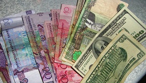 Доллар снова подорожал на черном рынке: 30 манатов в Ашхабаде, 32 маната в Туркменбаши
