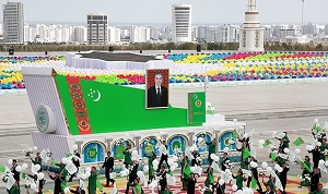 В Туркмении в «эпоху счастья и благополучия» верит только один человек