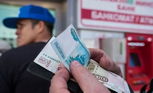 Узбекистан и Таджикистан стали лидерами по росту денежных переводов из России