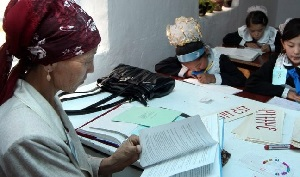 Непрестижная профессия. Как низкие зарплаты учителей влияют на экономику Кыргызстана?