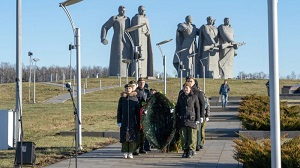 «Они отстояли Москву». Казахстанская делегация почтила память героев-панфиловцев