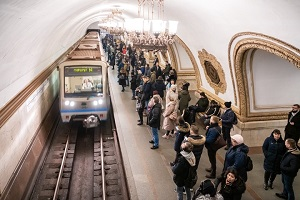 Указатели на таджикском и узбекском языках помогли разгрузить вестибюли метро Москвы на 50%