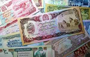 Главный валютный рынок Афганистана приостановил работу из-за обесценивания нацвалюты