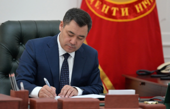 Народ Кыргызстана призывают потерпеть,а расходы на чиновников зашкаливают