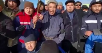 В казахстанском Актау протестующие начали расходиться с центральной площади (видео)