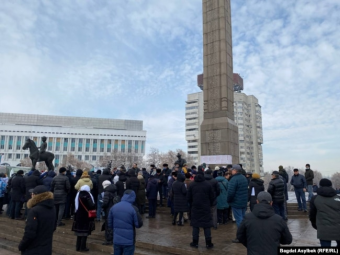 Вся грантоедская рать: оппозиция в Алматы потребовала отставки Токаева