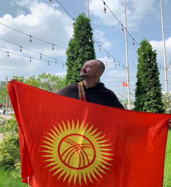 Павел Глобус — амбассадор кыргызского флага 