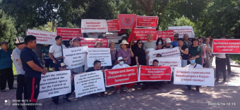 Кыргызстанцы протестуют против военных биолабораторий США