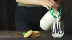 Молоко в ловушке пластика: скрытая угроза на полках магазинов в ЦА