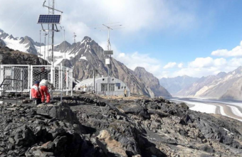 Зачем лёд с Памира отправили в Европу? 